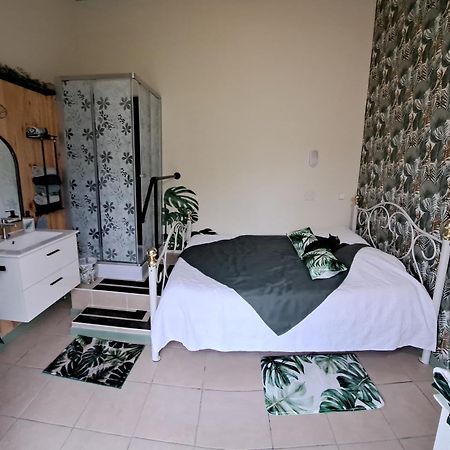 Chez Martine Et Bernard Bed & Breakfast Saint-Vincent-Sterlanges Bagian luar foto