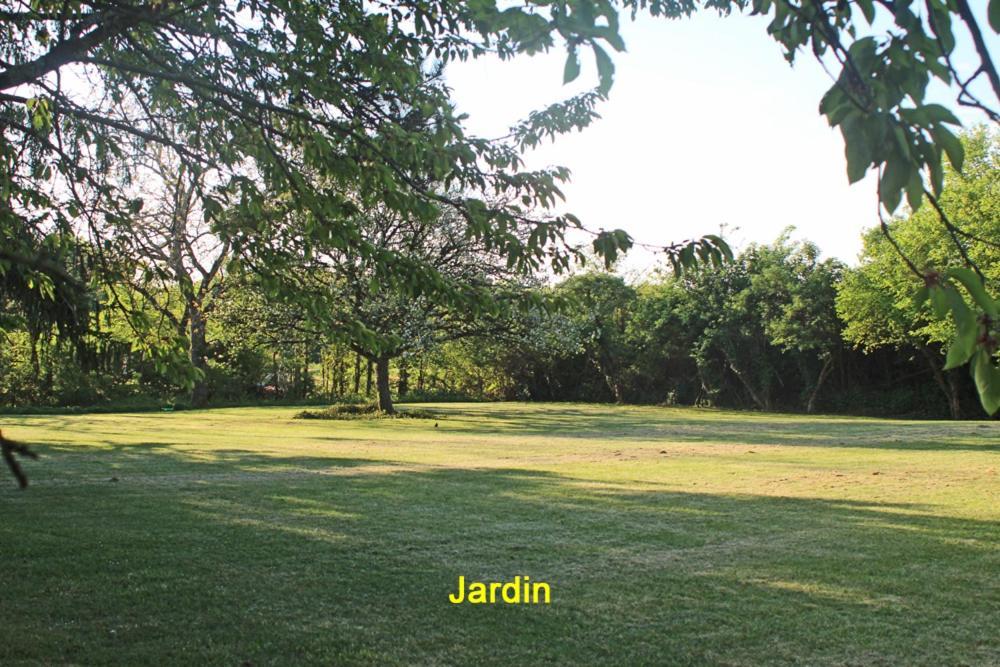 Chez Martine Et Bernard Bed & Breakfast Saint-Vincent-Sterlanges Bagian luar foto